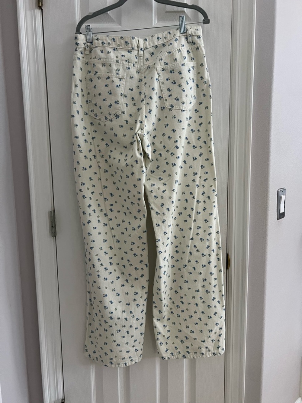 SHEIN Cream Straight Leg Jeans with Blue Floral Print - Picture 3 of 6